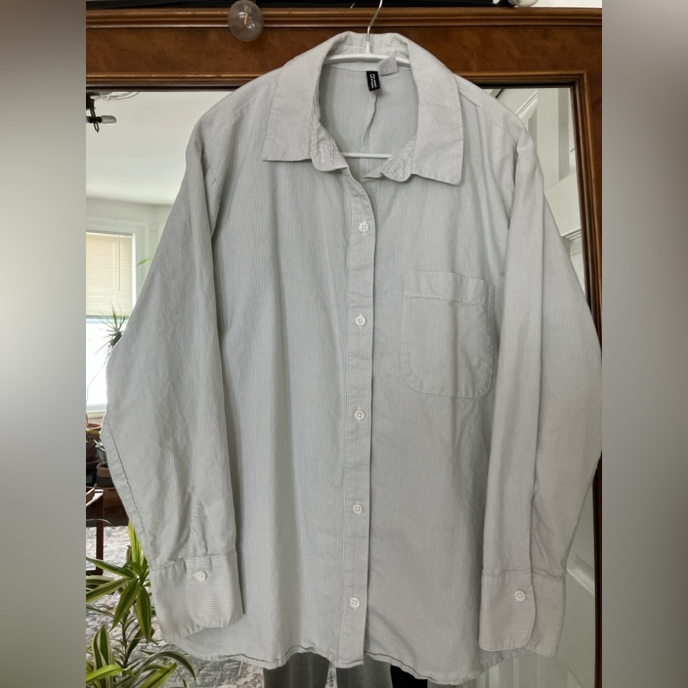 H&M Divided Oversized Light Green Striped Top